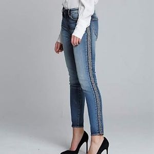Driftwood Jackie Embroidered Mid Rise Skinny Jeans